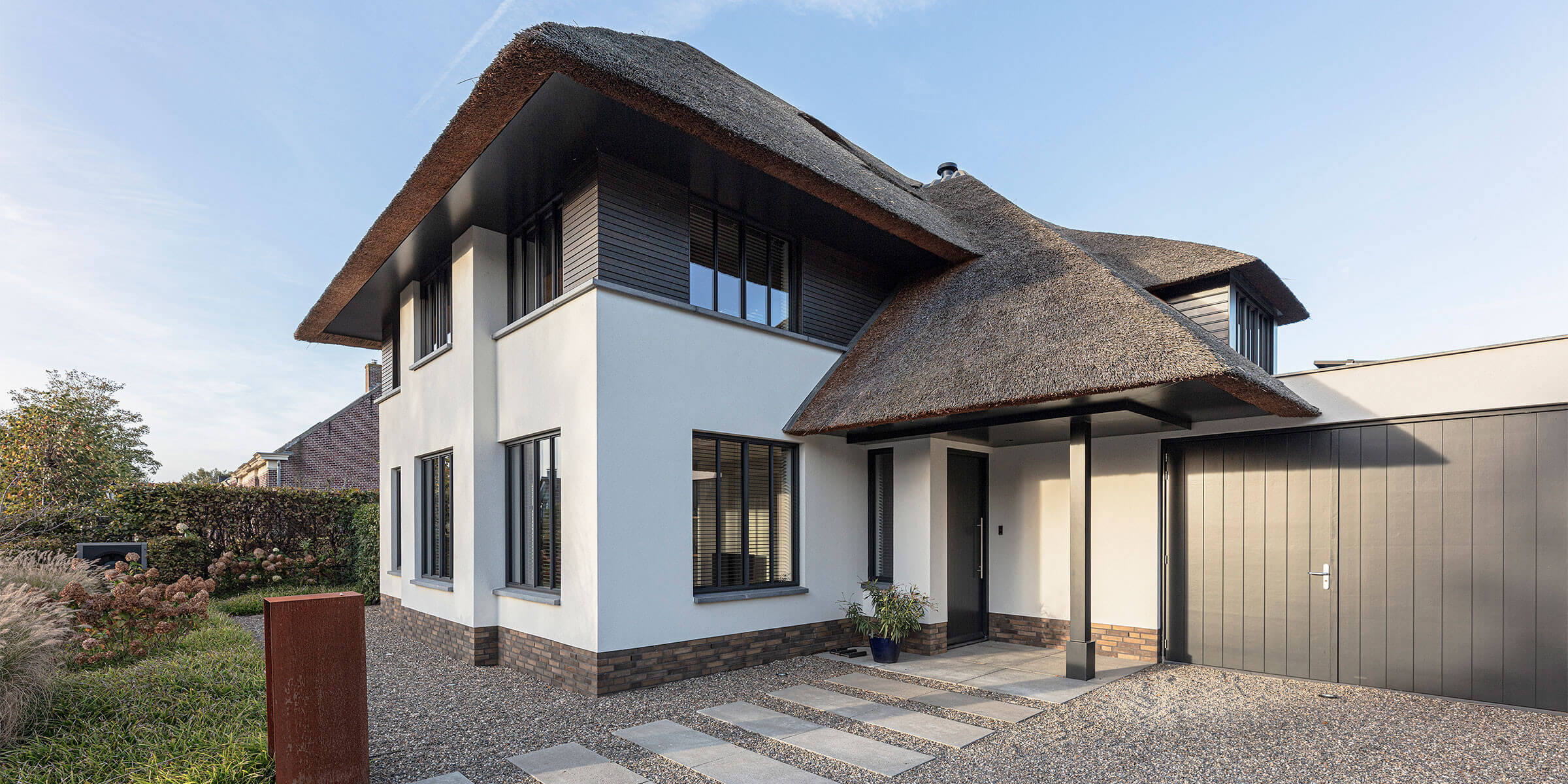 Landelijk moderne rietgedekte villa Oosterhout | Entree